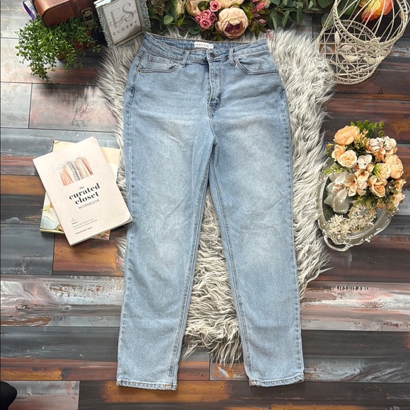 Cello High waisted Light Wash Blue Straight Leg Jeans - Picture 2 of 8